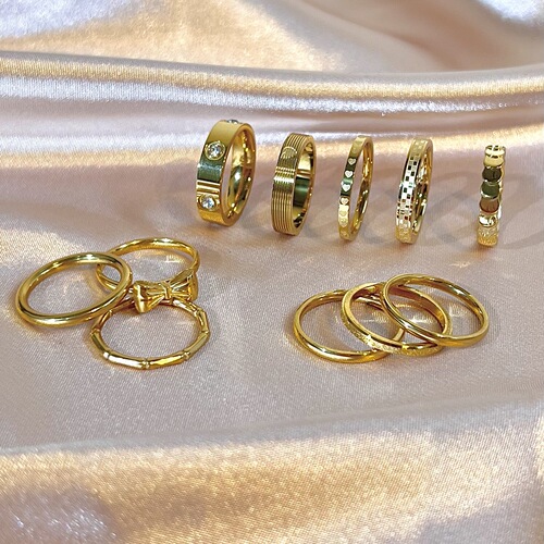 Collection of golden rings, exquisite niche designs, light luxury, cold and high-end plain rings, irregular minimalist rings