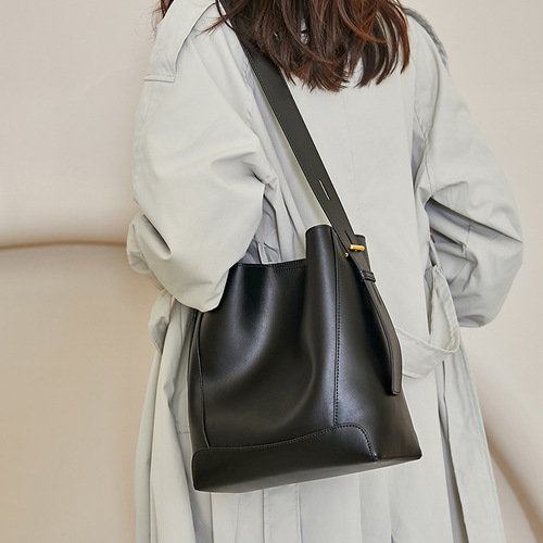 Bucket bag women's  new bag high-end texture tote bag fashion large capacity commuter shoulder crossbody bag