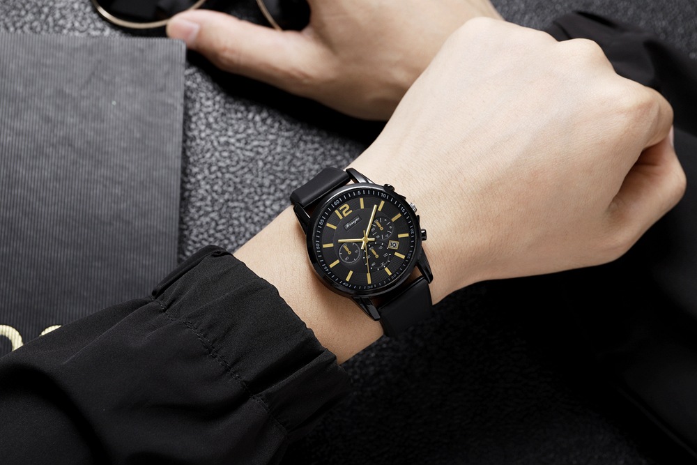 New minimalist silicone tape sports watch, fashionable fake three eye calendar, low-priced men's watch_voghion.com