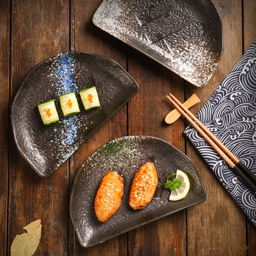 Cross-border Japanese and Korean-style half-moon plate, home spit bone plate, creative restaurant and hotel cooking sushi side dishes snack plate wholesale