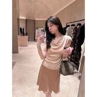 ����Ⱦ�u�ġ��������x�p��ɣ�Q�z�U�IС�w��ᘿ���Ů��б������