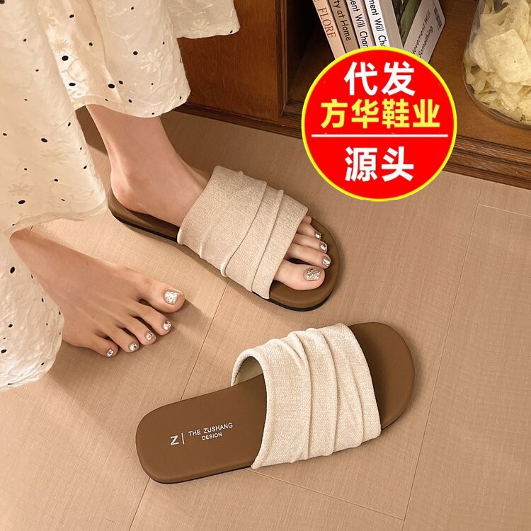 2026 New Spring/Summer High-End French-Style Flat Soft-Soled Light Luxury Beach Versatile Dress Slip-On Sandals
