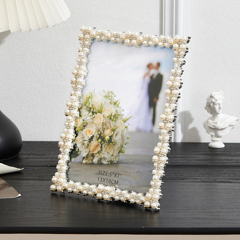 High-End Business Gift Picture Frames for Export, Stylish and Unique Korean-Style Gold Pearl Photo Frames, 6inch Models of Zinc Alloy Photo Frames High-End Business Gift Picture Frames for Export, Stylish and Unique Korean-Style Gold Pearl Photo Frames, 6inch Models of Zinc Alloy Photo Frames