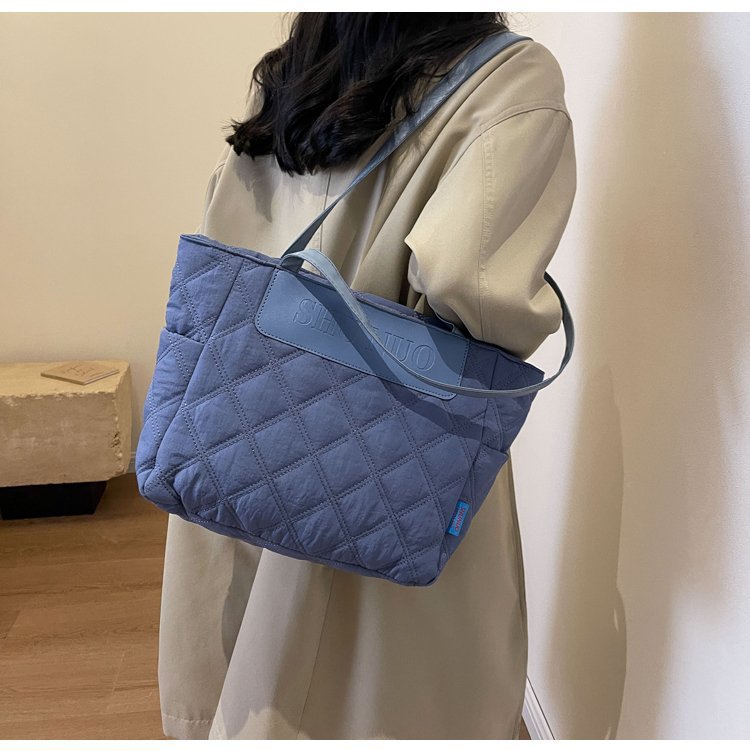 Bolso de moda de gran capacidad 2024 nuevo bolso de todo fósforo bolso de algodón otoño e invierno bolso de mano de un solo hombro