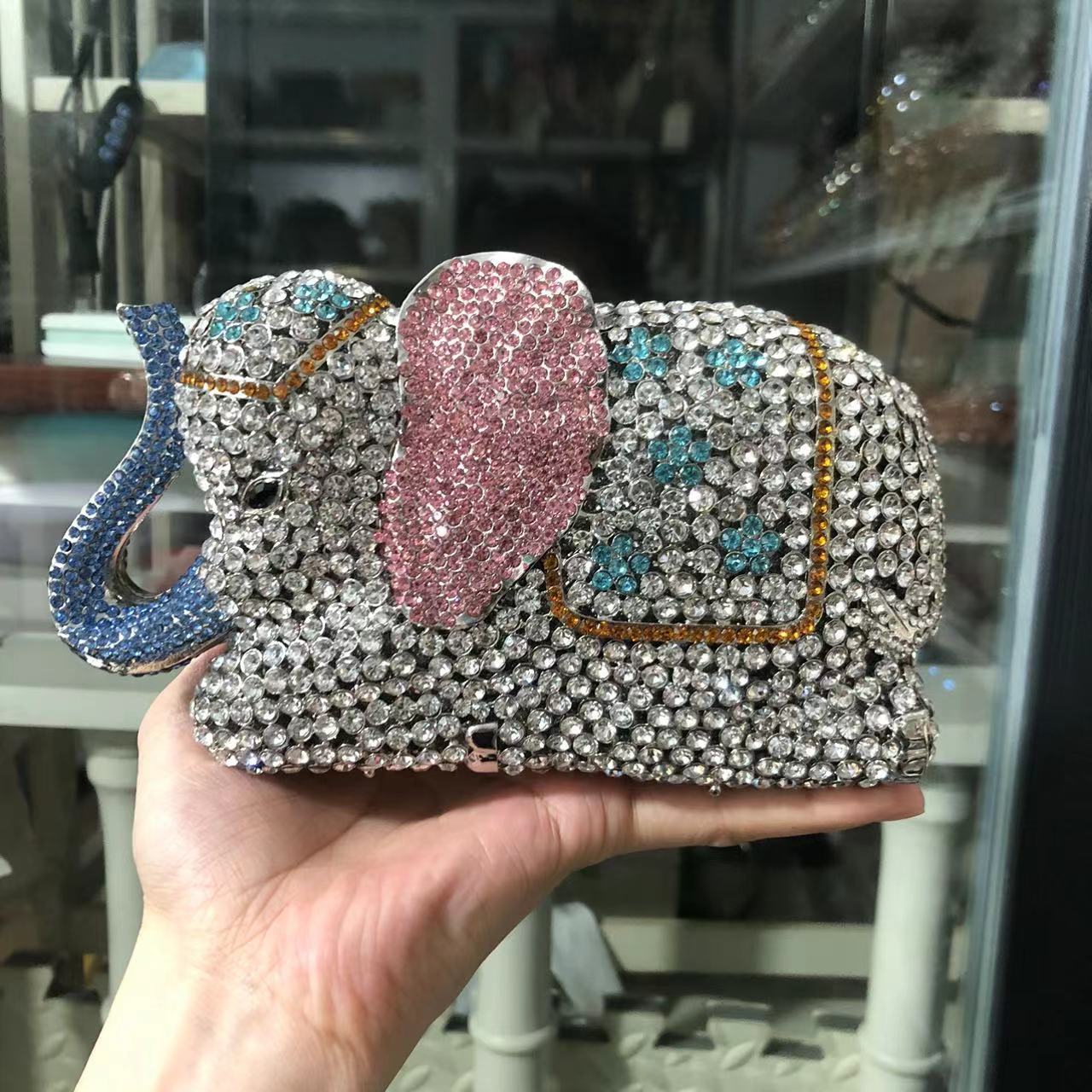 Túi clutch dạ hội hình voi 3D đính đá pha lê phong cách Âu Mỹ — kim cương vàng trên nền vàng chi tiết 9