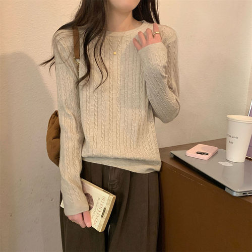 Korean women's round neck knit top for spring 2025, soft and versatile sweater with stylish cable knit design, suitable for layering as an inner base shirt