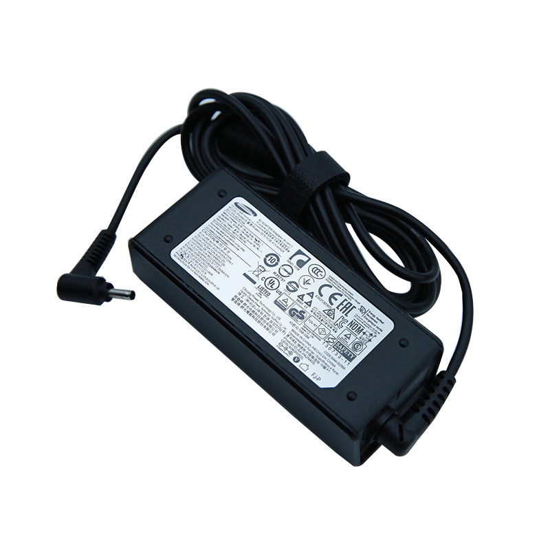 Applicable to Samsung NP900X3L 535U3C 19V2.1A laptop power adapter 40W charger