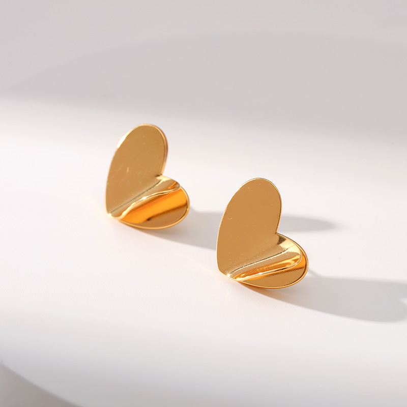 Daily Occasion Fashion Heart Shape Copper Plating Ear Studs 1 Pair