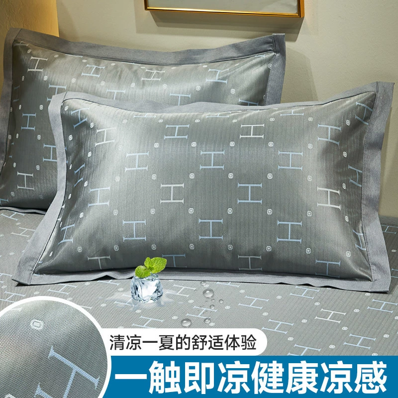 Summer silk pillowcase for beloved for home use, mat