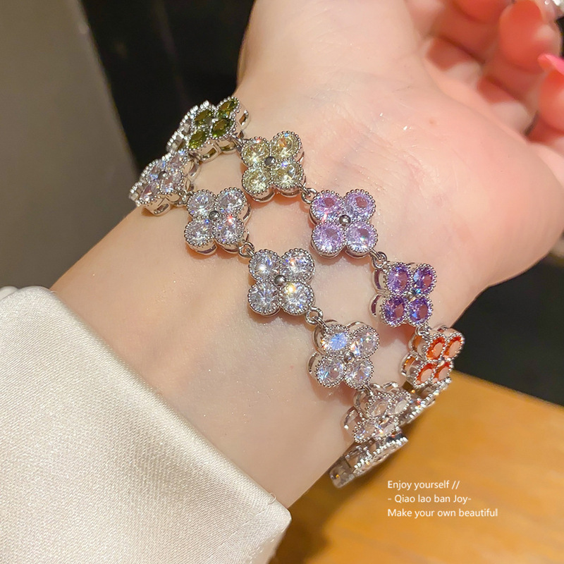Zircon Lucky Clover Flower Clasp Bracelet, Sweet and Fashionable Exquisite Bracelet, Light Luxury, High-End Feel, Versatile Hand Accessory