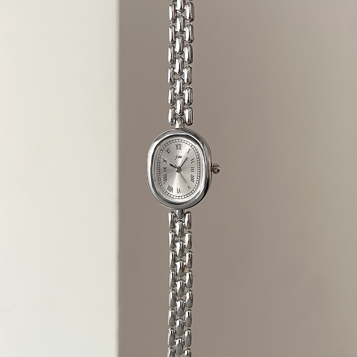 Silver shell white noodles