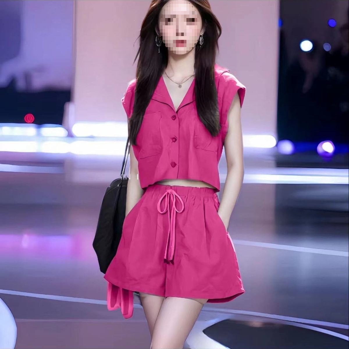 Trang phục [Áo hồng+Quần short hồng]