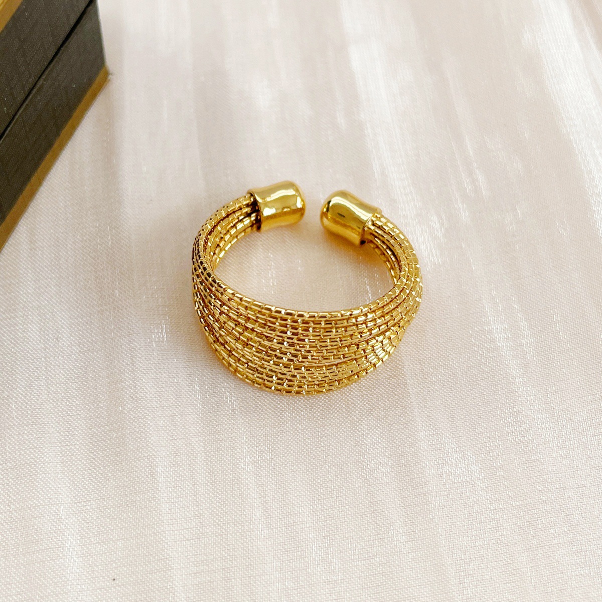 C 자 모양의 과장된 유럽과 미국의 개성 중공업 귀걸이 반지 다층 콜드 스타일 쥬얼리 세트 멀티 라인 하이 엔드