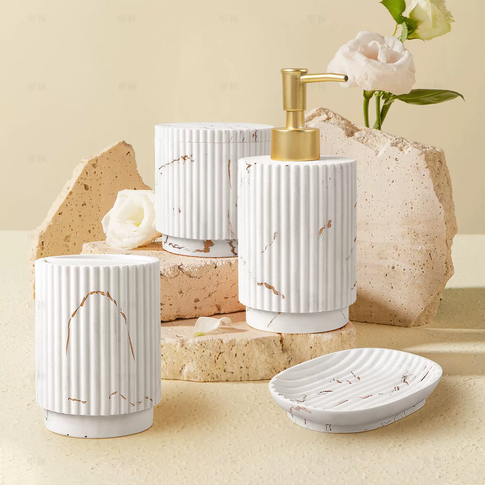 Набор для ванной комнаты Amazon Nordic из керамики, простой домашний/гостиничный, с вертикальным рисунком, включает флакон для лосьона, стакан для ополаскивателя и мыльницу.