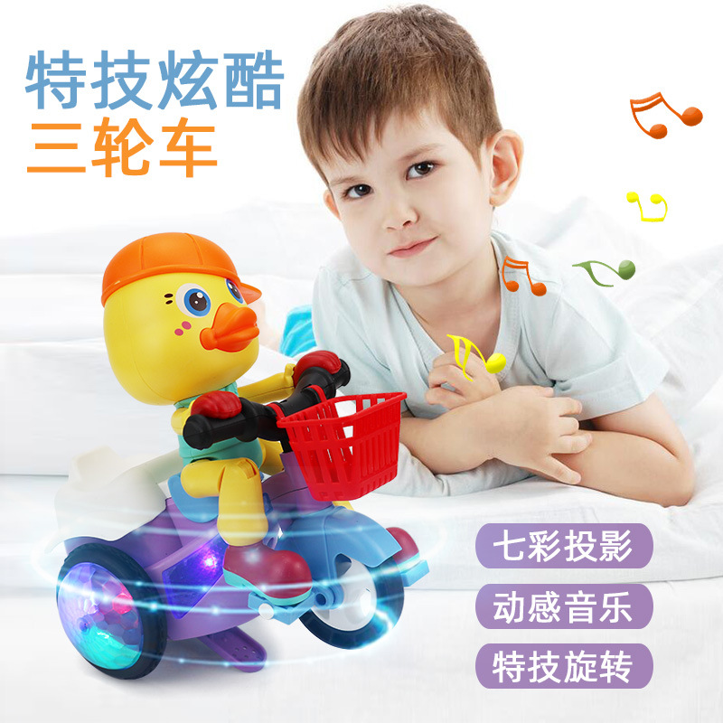 Tiktok con efectos especiales que giran música dinámica ligera fresca pequeño pato lindo triciclo puesto de coche de juguete eléctrico para niños