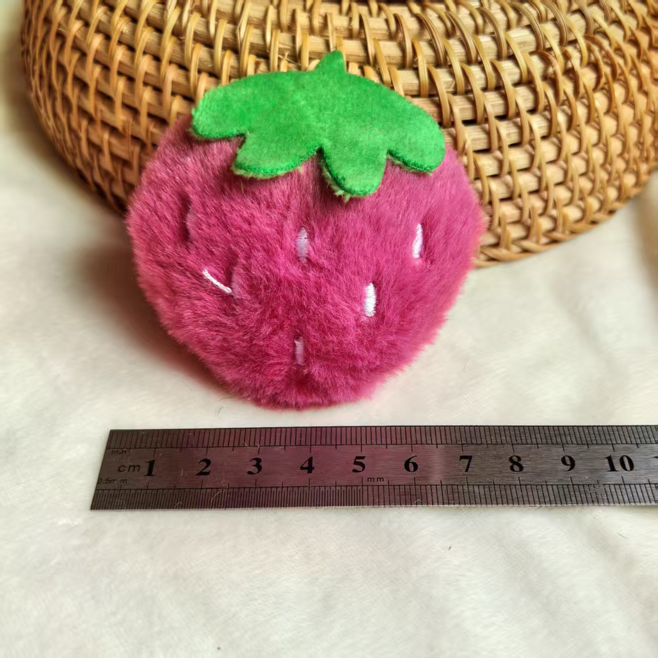 Caricatura peluche fresas osos accesorios para el cabello adorables animales tocaduras DIY broches joyas al por mayor
