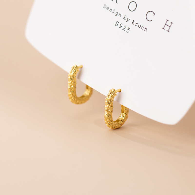 Eloch s925 plata irregular textura orejas elípticas coreana simple y compacto auriculares de verano para mujeres M00738