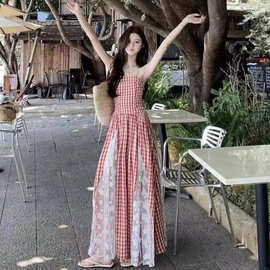 法式气质甜美吊带红白格拼接蕾丝连衣裙女夏季度假红色格子连衣裙