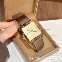 �����rŮʿ�ֱ�ins�L�p�ݏ͹ŕr��Ů��Ƥ��ʯӢ������Pͨ�����e