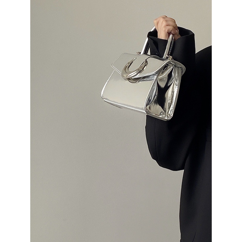 Bolso de mujer transfronterizo Moon lock Pack mujer 2025 bolso de cuero pintado cuadrado plateado cadena bolso de hombro