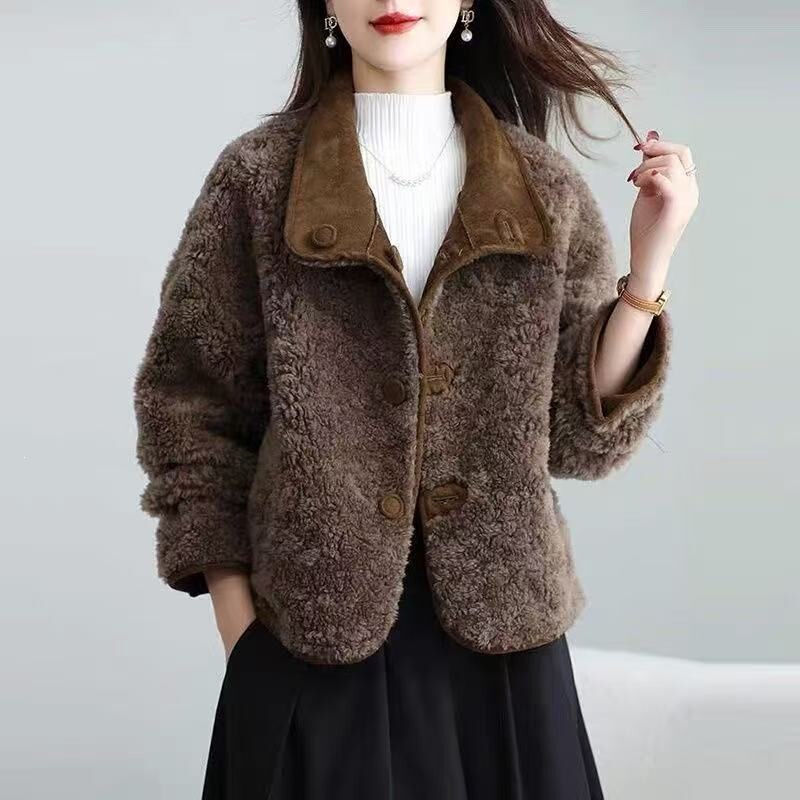 Reversible shearling fur coat for women, 2026 winter short style, petite size, with textured sheepskin