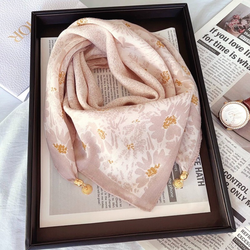2025 New Magnetic Buckle Square Scarf Triangle Scarf Spring, Autumn and Winter Fashionable High-End Neck Scarf Neck Protection Warm Silk Scarf 2025 New Magnetic Buckle Square Scarf Triangle Scarf Spring, Autumn and Winter Fashionable High-End Neck Scarf Neck Protection Warm Silk Scarf