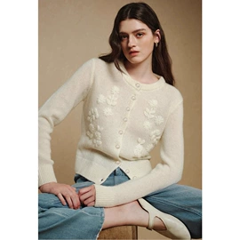 女式针织衫;女式衬衫;休闲裤