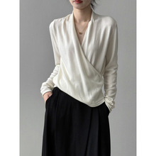 言双 法式高级感交叉V领长袖针织衫女秋冬内搭打底衫气质上衣P218