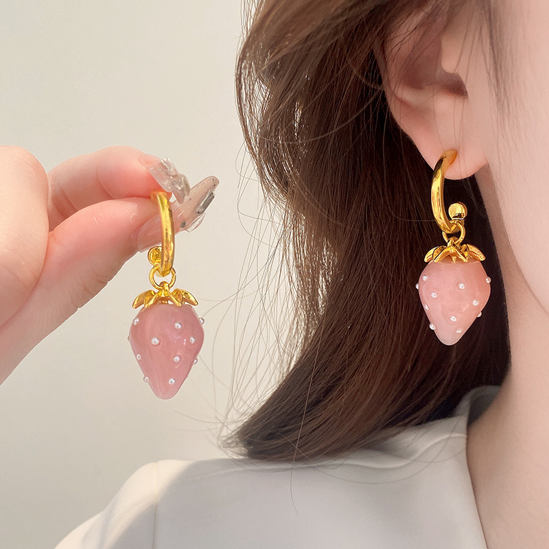 Wholesale Jewelry Sweet Strawberry Alloy Resin Pearl Plating Inlay Drop Earrings display picture 1