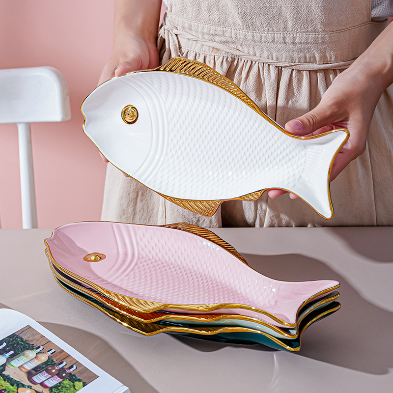Placa en forma de pez Placa de cerámica creativa Hogar personalizado plato de pescado al vapor nórdico Luz de lujo neto rojo postre de alto aspecto plato largo