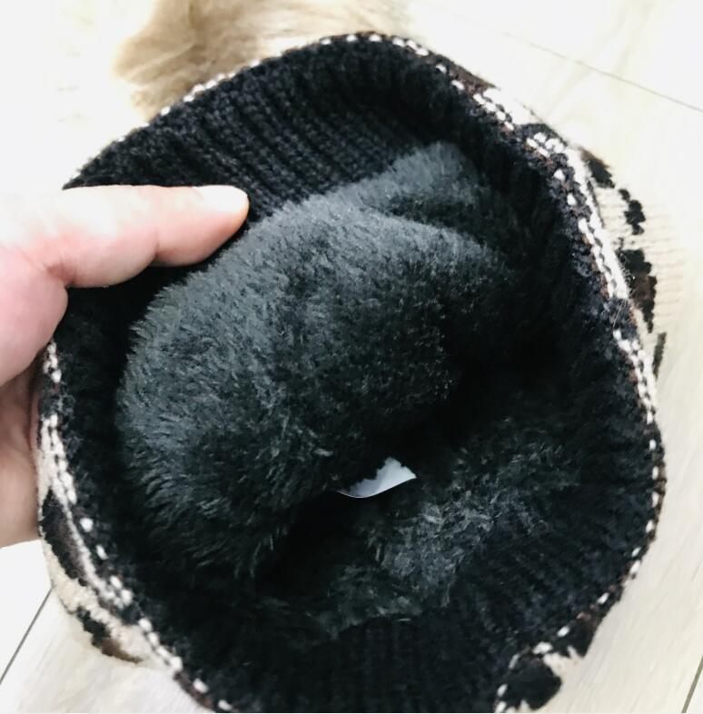 Outdoor Occasion Acrylic Material Women's Fashion Color Block Pom Poms Eaveless Wool Cap