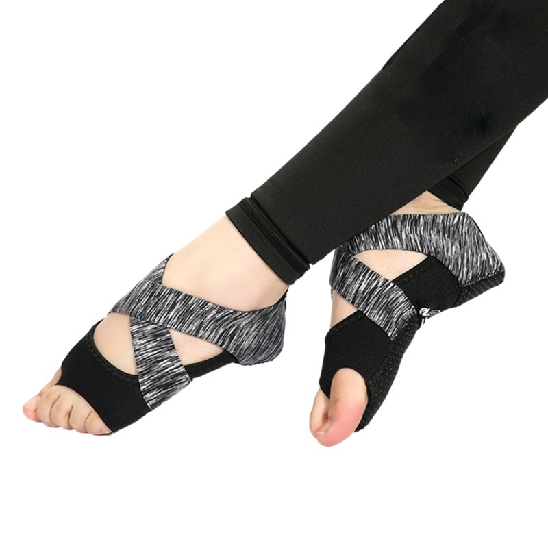 Fábrica al por mayor con cordones de yoga aérea Calcetines antideslizantes de cinco dedos para adultos dedo abierto zapatos de yoga para adultos zapatos de baile