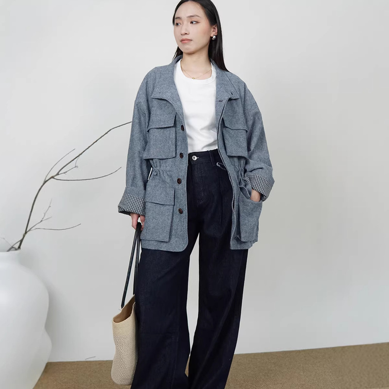 Summer Old Money Style Relaxed Breathable Cotton-Linen Structured Workwear Jacket with Contrasting Color Plaid Patch Pockets and Textured Design Summer Old Money Style Relaxed Breathable Cotton-Linen Structured Workwear Jacket with Contrasting Color Plaid Patch Pockets and Textured Design