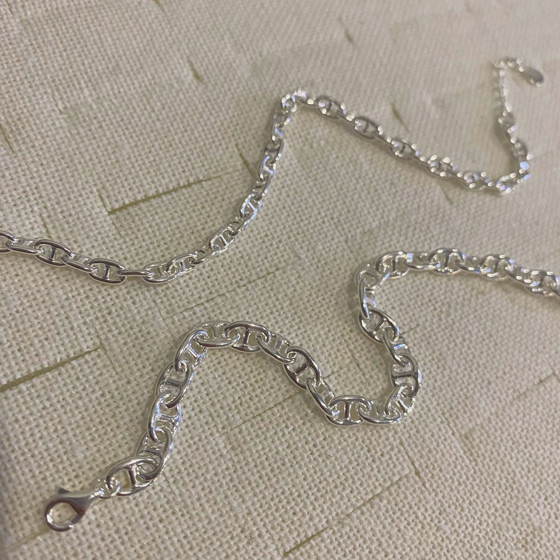 S925純銀豚の鼻のブレスレットはシンプルで個性的なファッションinsです。