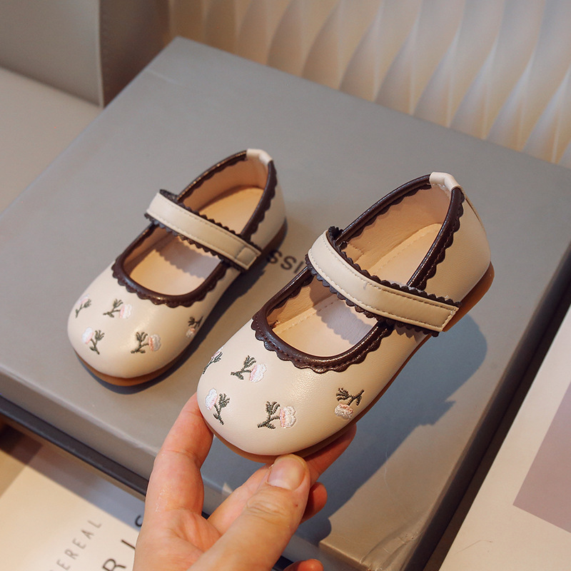 Zapatos de cuero para niñas, Xia Tiger, líder de escuadrón, nuevos zapatos de princesa de verano para niñas, zapatos individuales coreanos para estudiantes, zapatos casuales, una generación