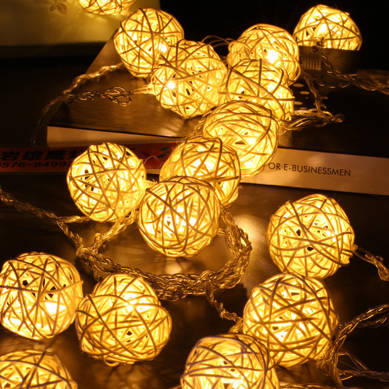 2021新品泰国白色彩色3cm藤球LED灯串网红灯房间卧室木质装饰彩灯详情8