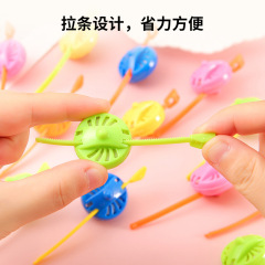 ジャイロのおもちゃは定規の学校の周辺の売店の学生の贈り物を引っ張ります。