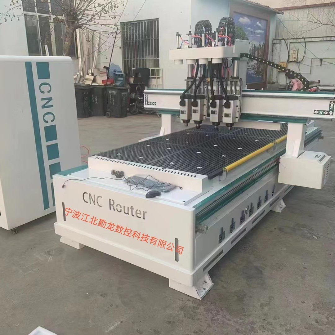 密度板、橱柜门、电脑桌、板式家具行业木工雕刻机