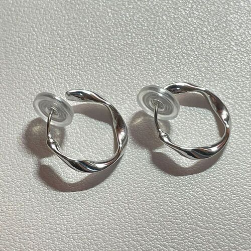 Retro Hong Kong Style Ear Clips for Women, New Round Hoop Earrings, No Piercing, Elegant and Sophisticated French Bug Spray Disc Earrings