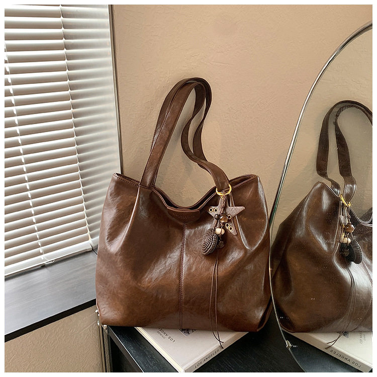 Túi tote nữ cỡ lớn dáng shopping, đeo vai hai quai, chất liệu PU mềm, phong cách công sở — Màu cà phê Không có mặt dây chuyền, Màu nâu không có mặt dây chuyền, Rượu vang đỏ không có mặt dây chuyền, kaki không có mặt dây chuyền chi tiết 13
