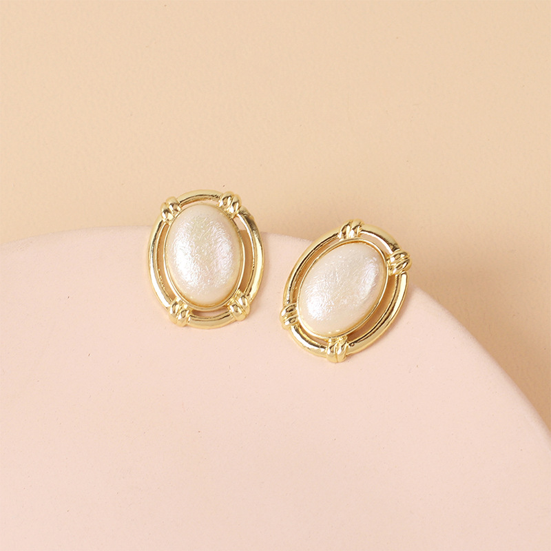 Fashion Geometric Oval Pearl Alloy Earrings Wholesale display picture 7