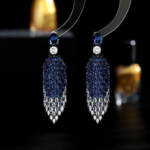 Trendy new European and American-style earrings—luxurious, ultra-shiny, oversized rhombus-shaped statement pieces with intricate craftsmanship and premium cubic zirconia inlays, available for wholesale.