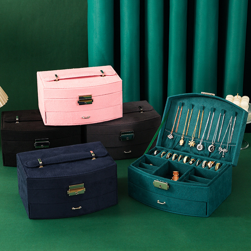 Joyero Pendientes Pendientes Bolsa de joyería de franela Caja de joyería Caja de joyería Regalo lindo para niña Regalo con cerradura en stock image 3
