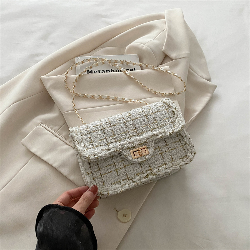 Cadena de diseño de nicho bolso cuadrado pequeño 2024 otoño nuevo bolso mujer moda viajero retro simple bolso de mensajero de un solo hombro