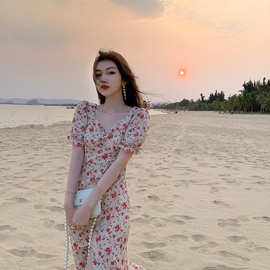 2024雪纺开叉短袖碎花连衣裙女2024收腰法式复古海边沙滩裙夏