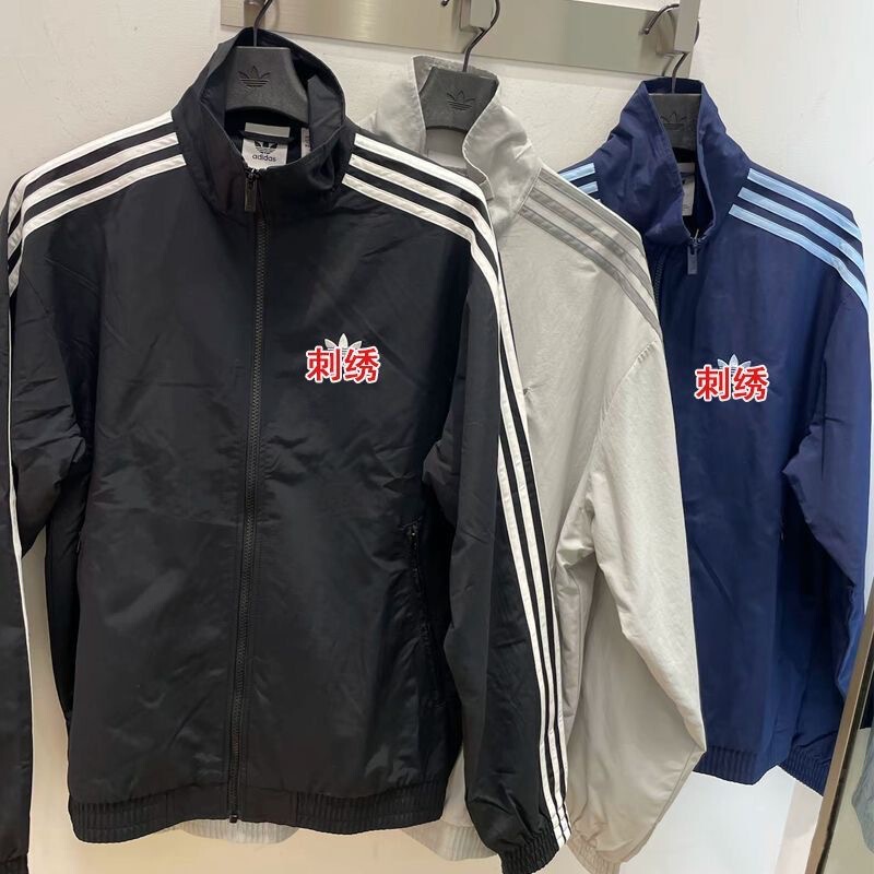 High-End Version of the Three-Leaf Clover Sports Cardigan with Stand Collar, Thin Windproof Jacket for Spring and Autumn, New Style for Men and Women, Casual Couple's Outerwear High-End Version of the Three-Leaf Clover Sports Cardigan with Stand Collar, Thin Windproof Jacket for Spring and Autumn, New Style for Men and Women, Casual Couple's Outerwear