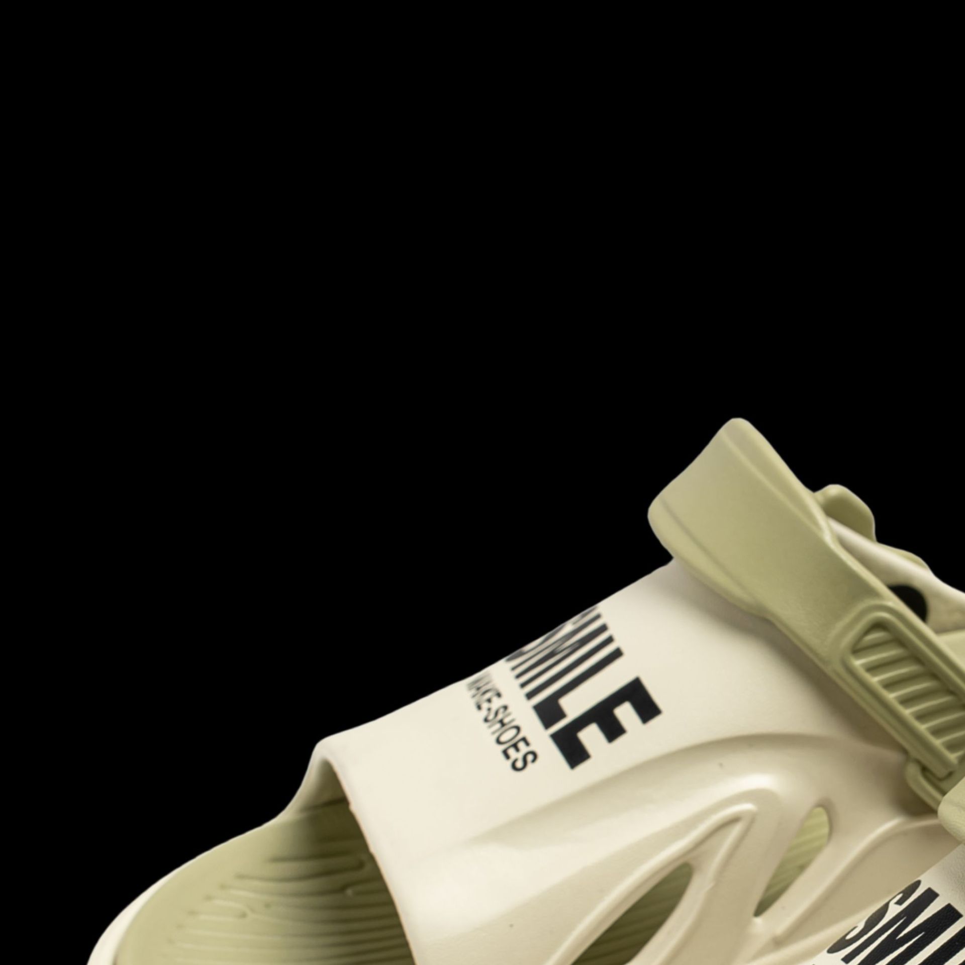 Pantuflas, ropa exterior de verano para hombres, marca de moda, sentido de la caca, impermeable, antideslizante, playa junto al mar, sandalias de una palabra, sandalias al aire libre de doble uso