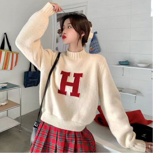 Women's Loose Short-Sleeve Knit Top with Alphabetic Embroidery, Fashionable Outerwear, Fall/Winter New Arrival Soft and Plush Cardigan