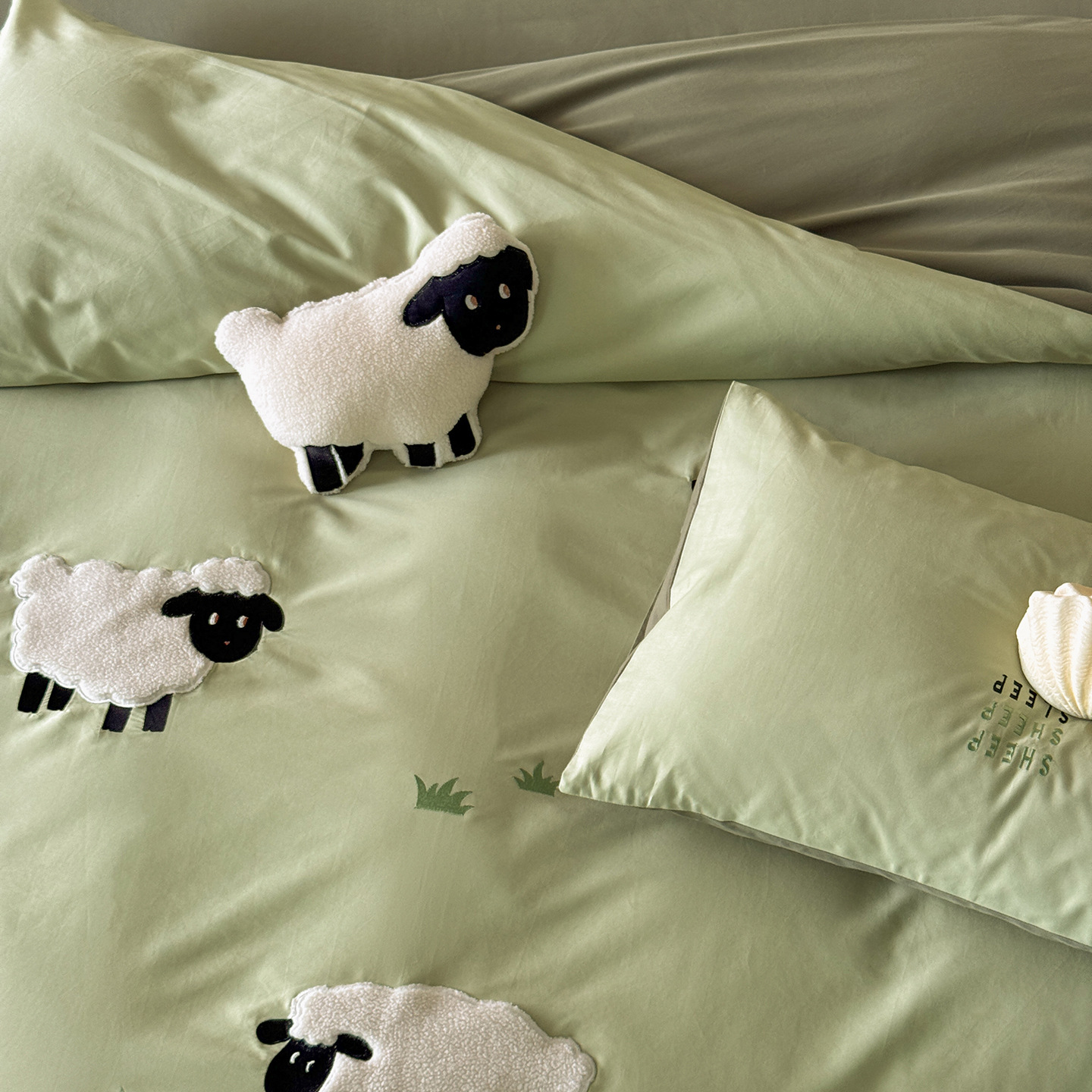 Luxury 100s Long-staple Cotton Bedding Set With Towel Embroidery_voghion.com