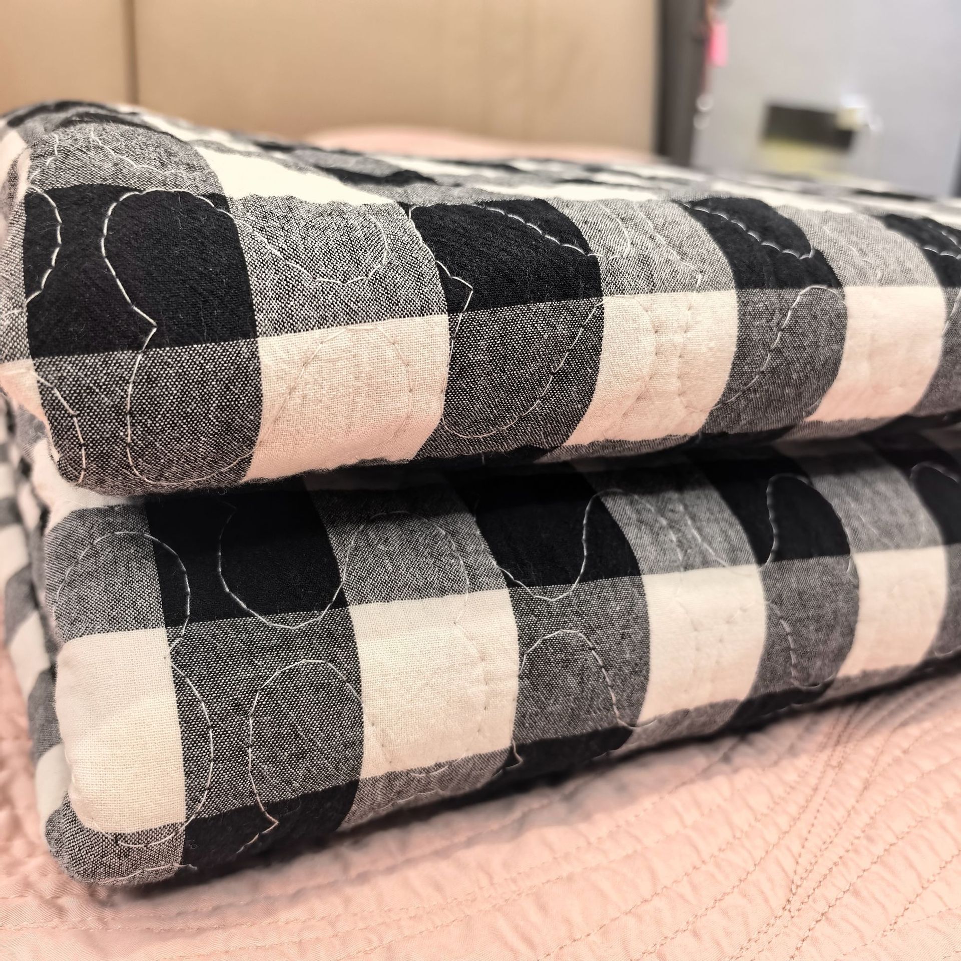 선염된 흑백 격자 무늬